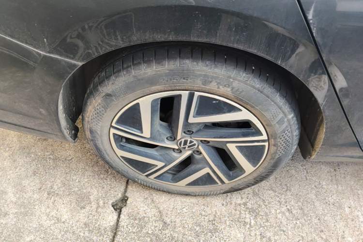 Used Volkswagen Sagitar 2023 300TSI DSG Excellence Edition Right Rear Wheel Hub