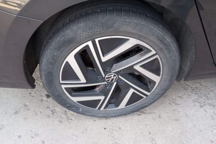 Used Volkswagen Sagitar 2023 280TSI DSG Excellence Edition Right Rear Wheel Hub