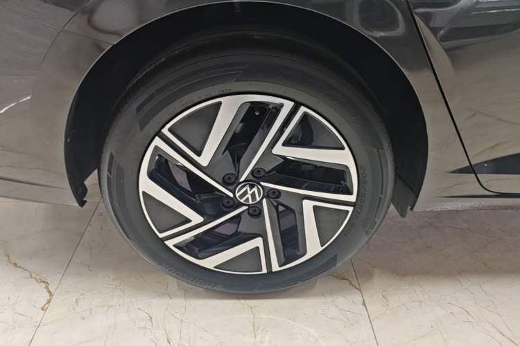 Used Volkswagen Sagitar 2023 300TSI DSG Excellence Edition Right Rear Wheel Hub