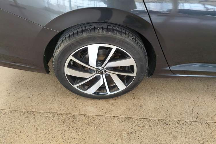 Used Volkswagen Sagitar 2023 300TSI DSG Excellence Edition Right Rear Wheel Hub