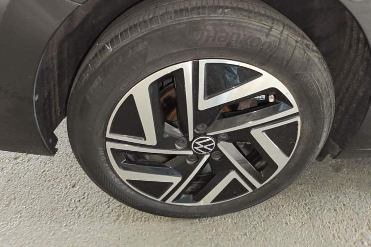 Used Volkswagen Sagitar 2023 300TSI DSG Excellence Edition Right Rear Wheel Hub