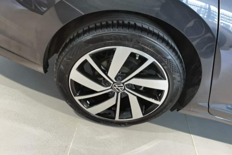 Used Volkswagen Sagitar 2023 300TSI DSG Excellence Edition Right Rear Wheel Hub