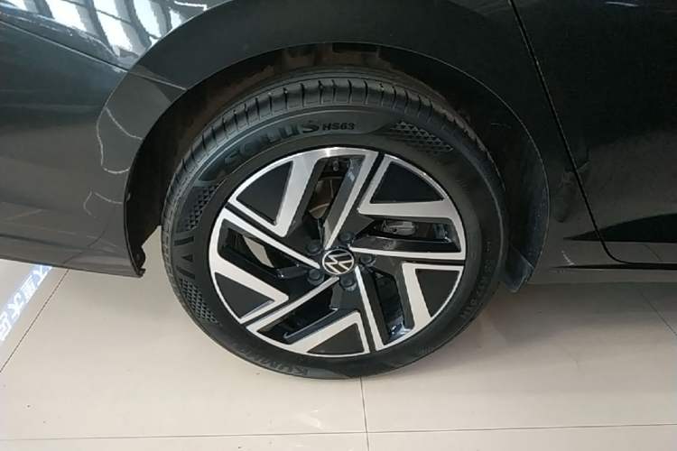 Used Volkswagen Sagitar 2023 300TSI DSG Excellence Edition Right Rear Wheel Hub