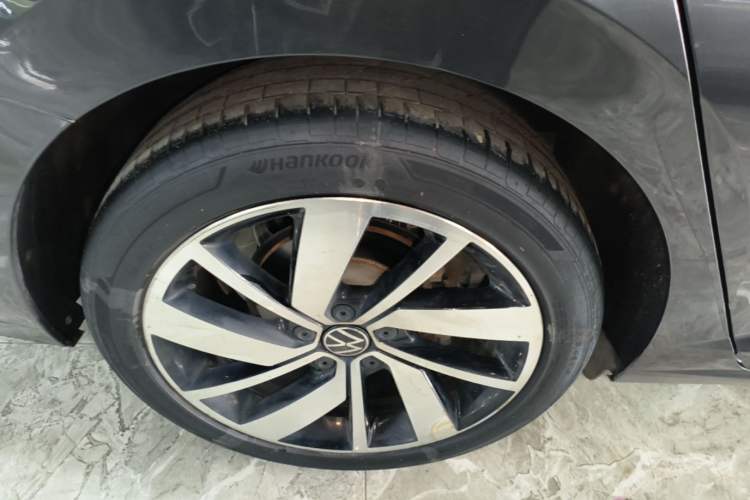 Used Volkswagen Sagitar 2023 300TSI DSG Excellence Edition Right Rear Wheel Hub