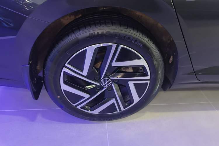 Used Volkswagen Sagitar 2023 300TSI DSG Excellence Edition Right Rear Wheel Hub