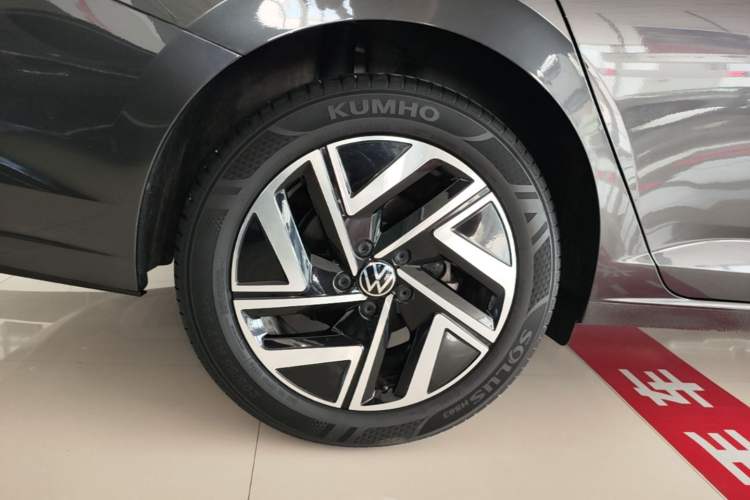 Used Volkswagen Sagitar 2023 300TSI DSG Excellence Edition Right Rear Wheel Hub