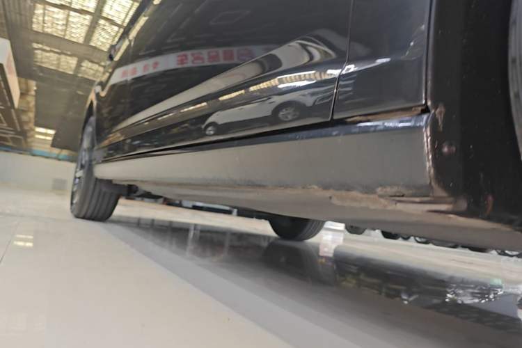 Used Volkswagen Sagitar 2023 300TSI DSG Excellence Edition Right Side Sill