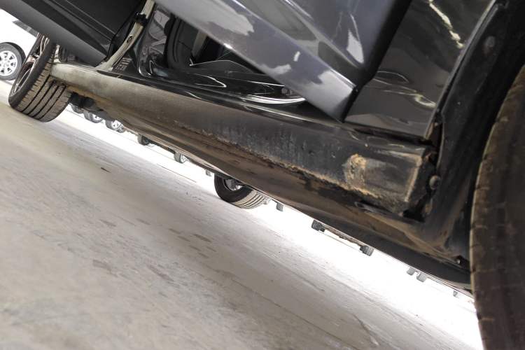 Used Volkswagen Sagitar 2023 300TSI DSG Excellence Edition Right Side Sill