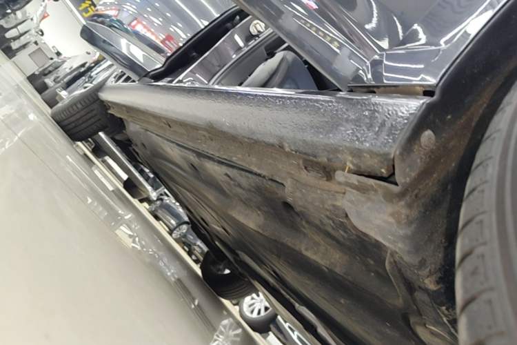 Used Volkswagen Sagitar 2023 300TSI DSG Excellence Edition Right Side Sill