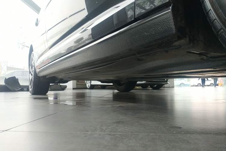 Used Volkswagen Sagitar 2023 300TSI DSG Excellence Edition Right Side Sill