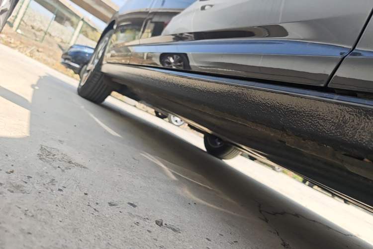Used Volkswagen Sagitar 2023 300TSI DSG Excellence Edition Right Side Sill