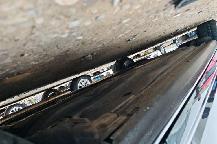 Used Volkswagen Sagitar 2023 300TSI DSG Excellence Edition Right Side Sill