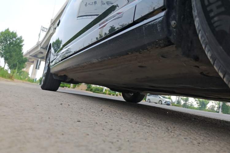 Used Volkswagen Sagitar 2023 300TSI DSG Excellence Edition Right Side Sill