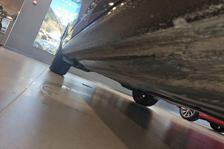 Used Volkswagen Sagitar 2023 300TSI DSG Excellence Edition Right Side Sill