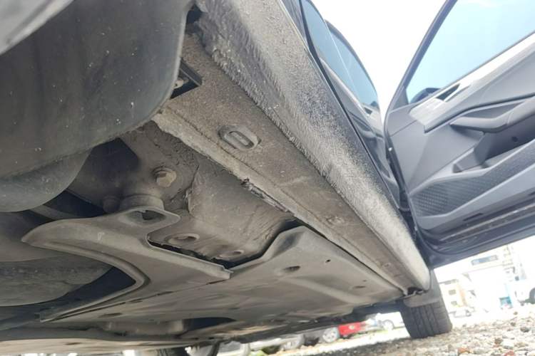 Used Volkswagen Sagitar 2023 300TSI DSG Excellence Edition Right Side Sill