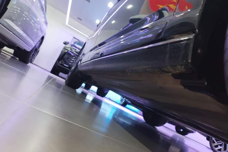 Used Volkswagen Sagitar 2023 300TSI DSG Excellence Edition Right Side Sill