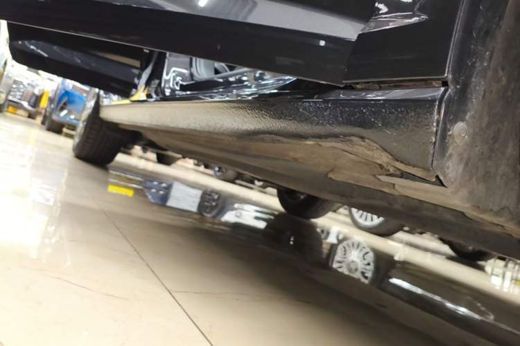 Used Volkswagen Sagitar 2023 300TSI DSG Excellence Edition Right Side Sill