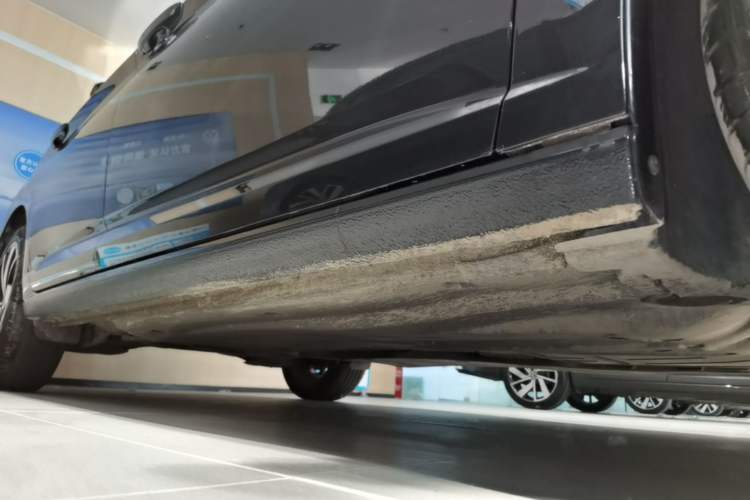 Used Volkswagen Sagitar 2023 300TSI DSG Excellence Edition Right Side Sill