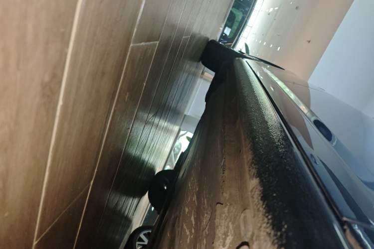 Used Volkswagen Sagitar 2023 300TSI DSG Excellence Edition Right Side Sill