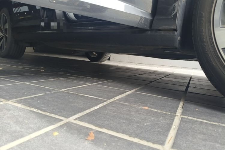Used Volkswagen Sagitar 2023 300TSI DSG Excellence Edition Right Side Sill