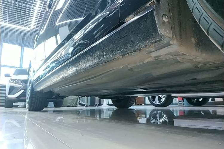Used Volkswagen Sagitar 2023 300TSI DSG Excellence Edition Right Side Sill
