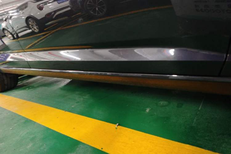 Used Volkswagen Sagitar 2023 300TSI DSG Excellence Edition Right Side Sill