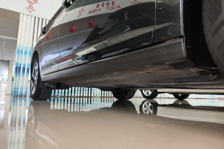 Used Volkswagen Sagitar 2023 300TSI DSG Excellence Edition Right Side Sill