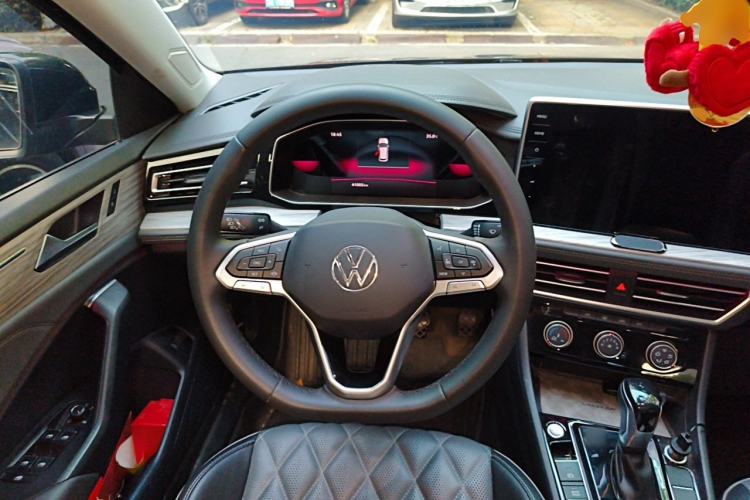 Used Volkswagen Sagitar 2023 300TSI DSG Excellence Edition Steering Wheel