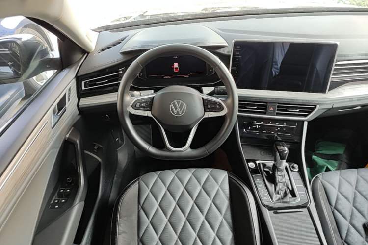 Used Volkswagen Sagitar 2023 300TSI DSG Excellence Edition Steering Wheel