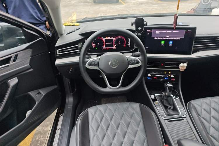 Used Volkswagen Sagitar 2023 300TSI DSG Excellence Edition Steering Wheel
