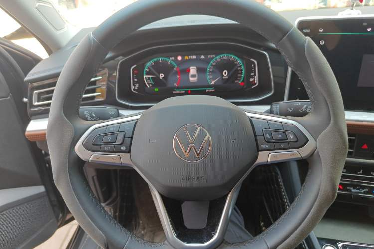 Used Volkswagen Sagitar 2023 280TSI DSG Excellence Edition Steering Wheel