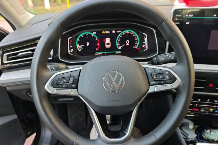 Used Volkswagen Sagitar 2023 300TSI DSG Excellence Edition Steering Wheel