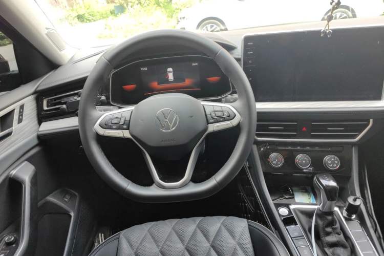 Used Volkswagen Sagitar 2023 300TSI DSG Excellence Edition Steering Wheel