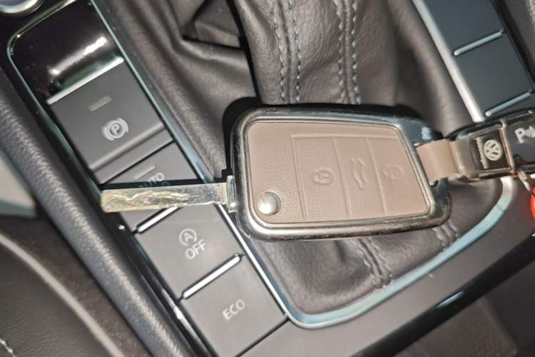 Used Volkswagen Sagitar 2023 300TSI DSG Excellence Edition Vehicle Key