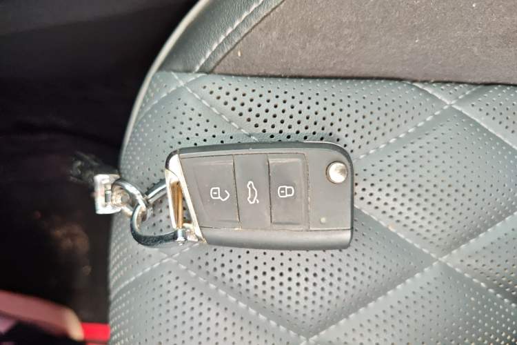 Used Volkswagen Sagitar 2023 300TSI DSG Excellence Edition Vehicle Key
