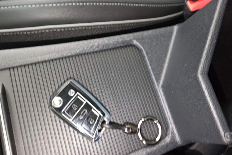 Used Volkswagen Sagitar 2023 300TSI DSG Excellence Edition Vehicle Key