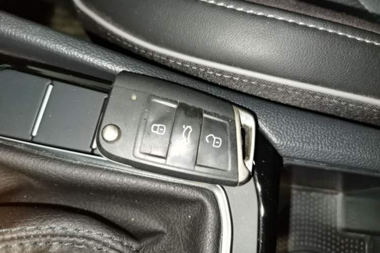 Used Volkswagen Sagitar 2023 300TSI DSG Excellence Edition Vehicle Key