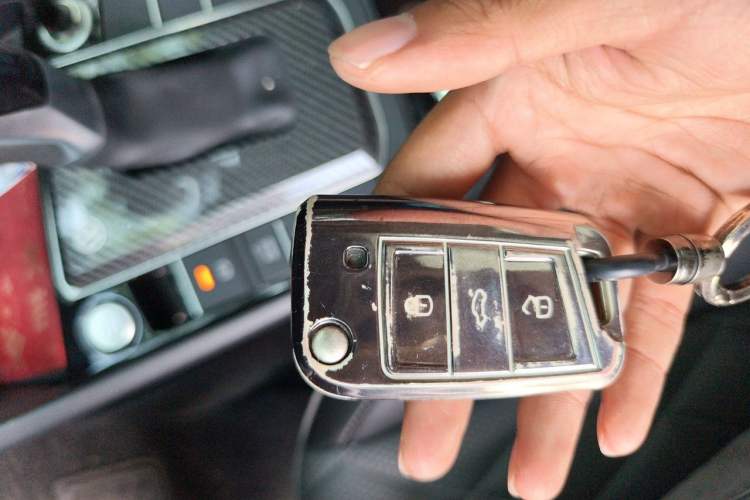 Used Volkswagen Sagitar 2023 300TSI DSG Excellence Edition Vehicle Key