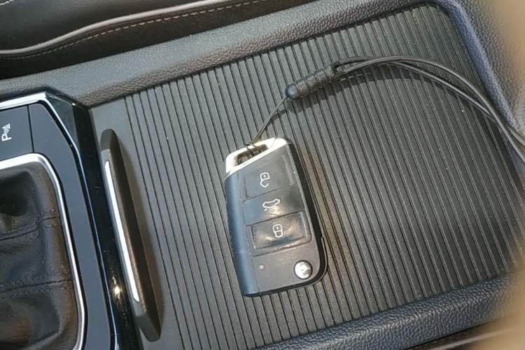 Used Volkswagen Sagitar 2023 300TSI DSG Excellence Edition Vehicle Key