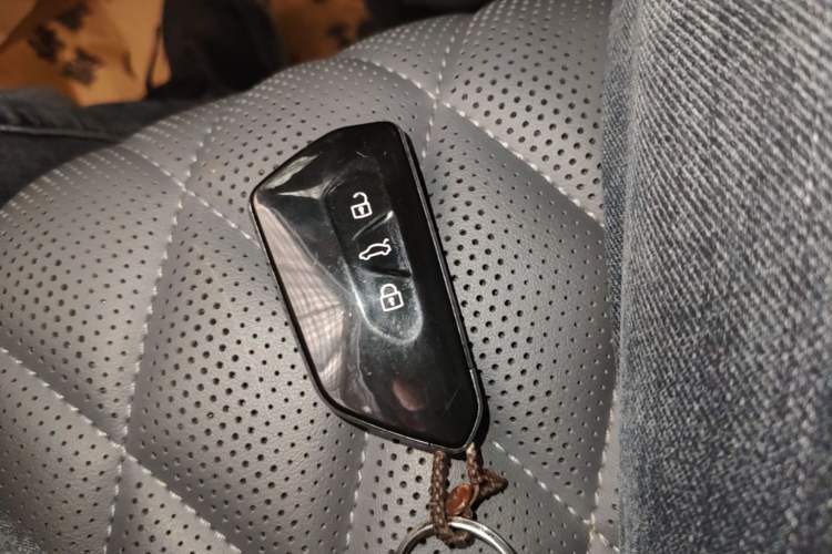 Used Volkswagen Sagitar 2023 300TSI DSG Excellence Edition Vehicle Key