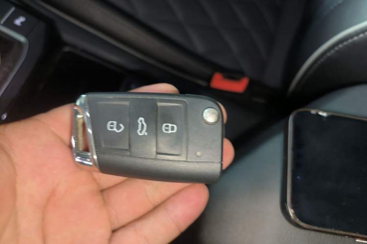 Used Volkswagen Sagitar 2023 300TSI DSG Excellence Edition Vehicle Key