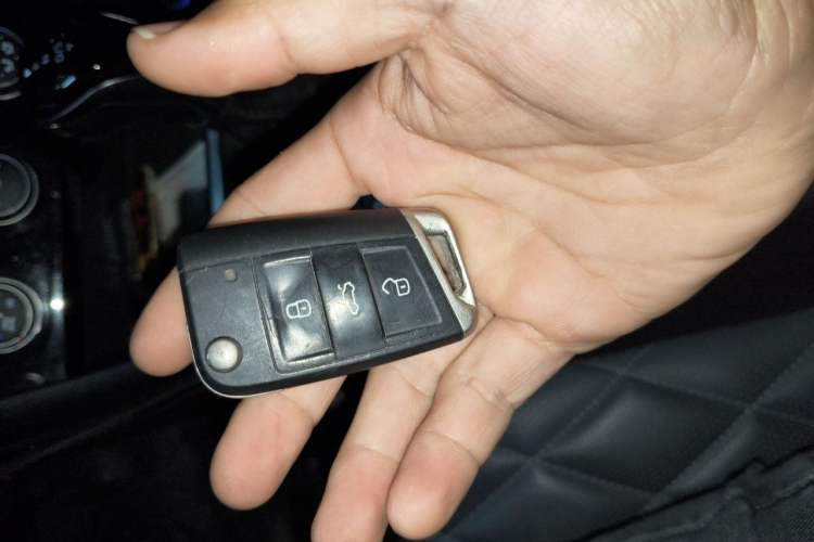 Used Volkswagen Sagitar 2023 300TSI DSG Excellence Edition Vehicle Key