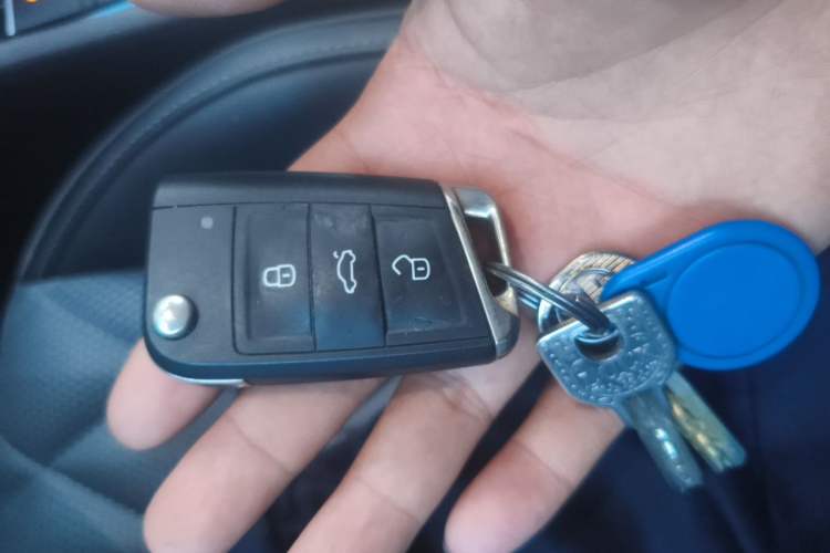 Used Volkswagen Sagitar 2023 300TSI DSG Excellence Edition Vehicle Key