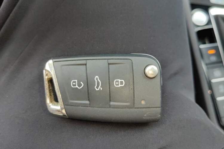 Used Volkswagen Sagitar 2023 300TSI DSG Excellence Edition Vehicle Key