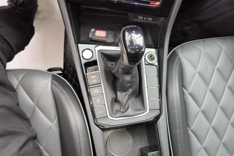 Used Volkswagen Sagitar 2023 280TSI DSG Excellence Plus Edition Gear Lever