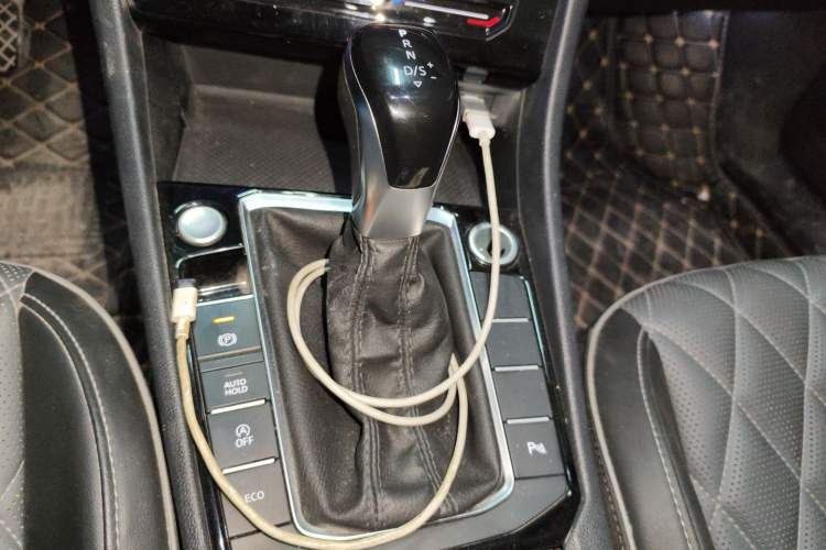 Used Volkswagen Sagitar 2023 280TSI DSG Excellence Edition Gear Lever