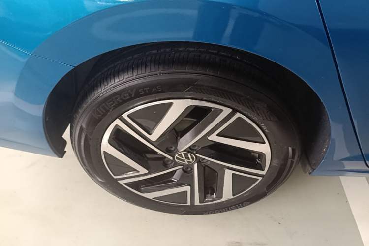 Used Volkswagen Sagitar 2023 280TSI DSG Excellence Plus Edition Right Rear Wheel Hub