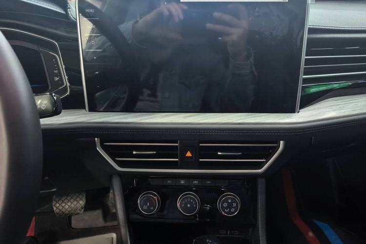 Used Volkswagen Sagitar 2023 300TSI DSG Excellence Edition Audio And AC Panel