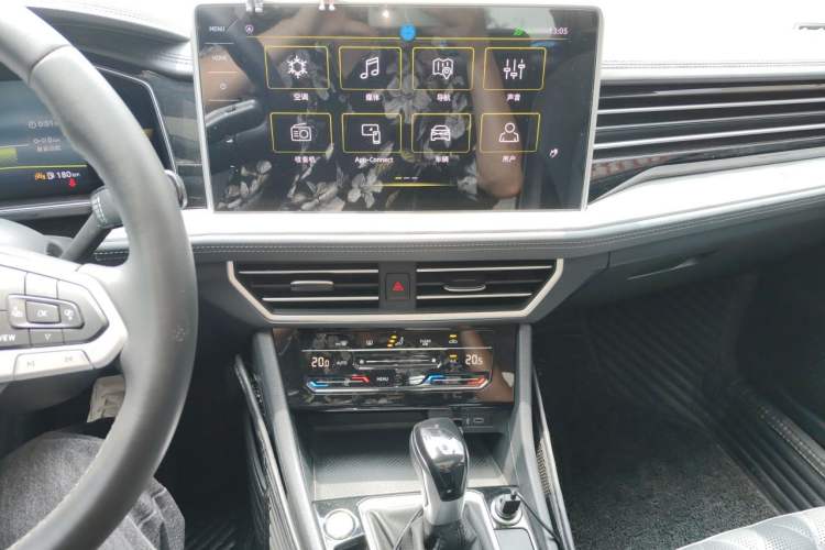 Used Volkswagen Sagitar 2023 200TSI DSG Excellence Edition Audio And AC Panel