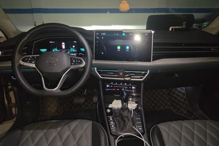 Used Volkswagen Sagitar 2023 280TSI DSG Excellence Edition Center Console